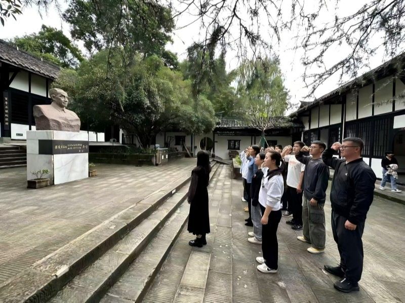 人文社科部党支部组织开展主题党日活动